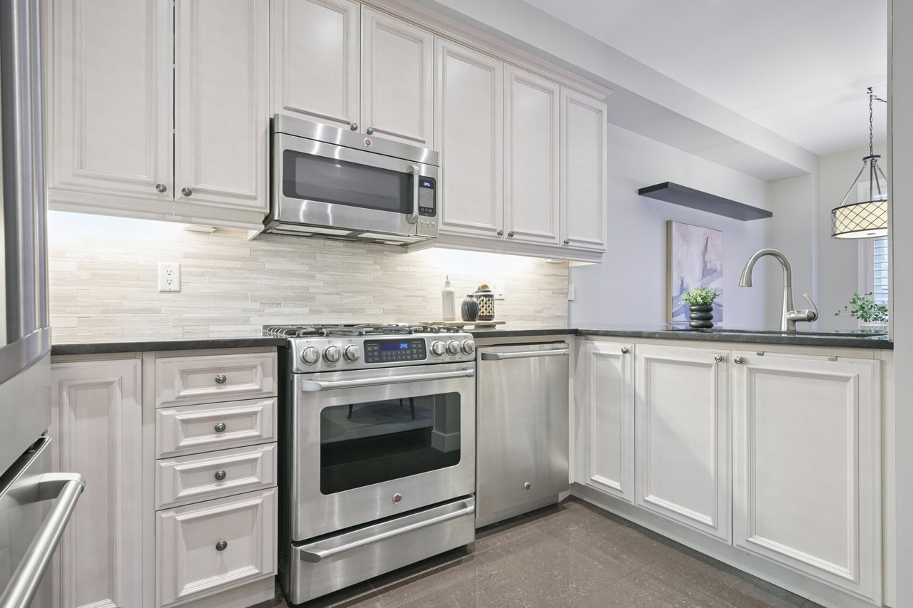 Gorgeous End Unit Townhome