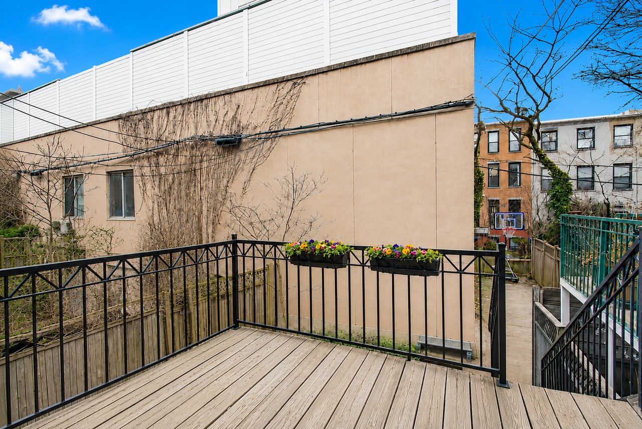 374 Adelphi Street 