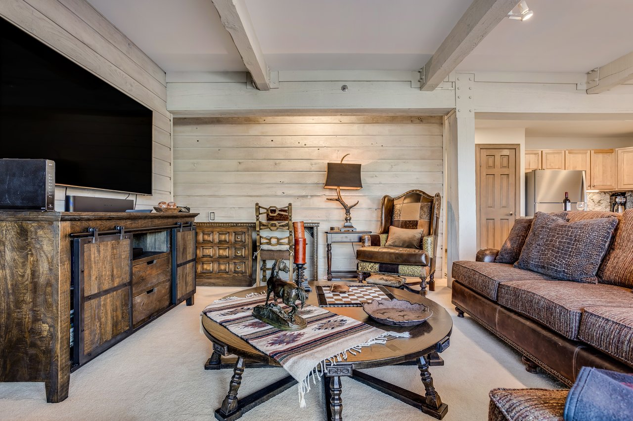 Modern Elegance Meets Mountain Comfort