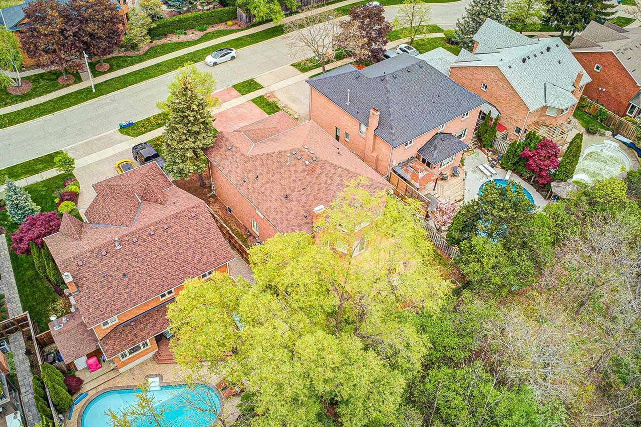 1126 Berkshire Crt