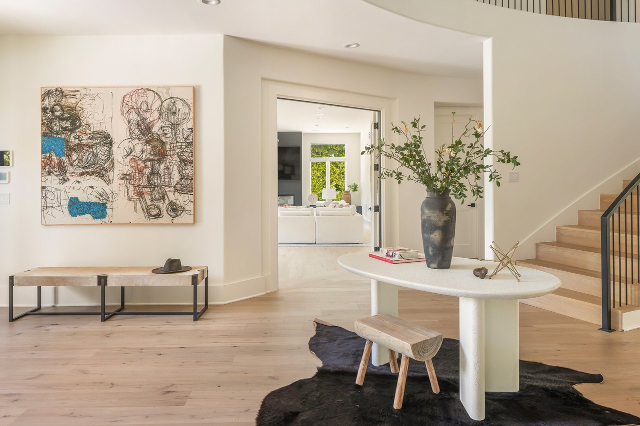 4322 Hayvenhurst Ave, Encino