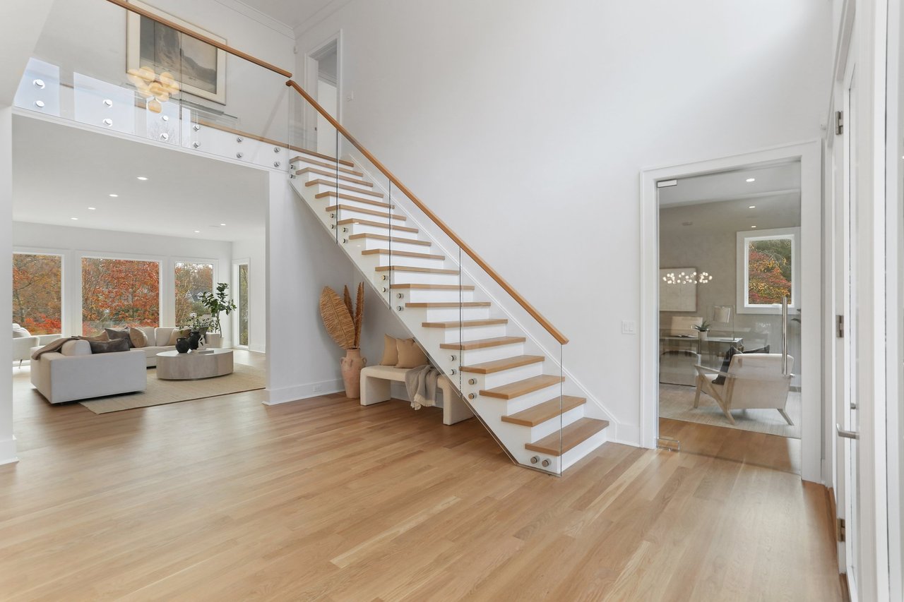 10 Bolton Lane