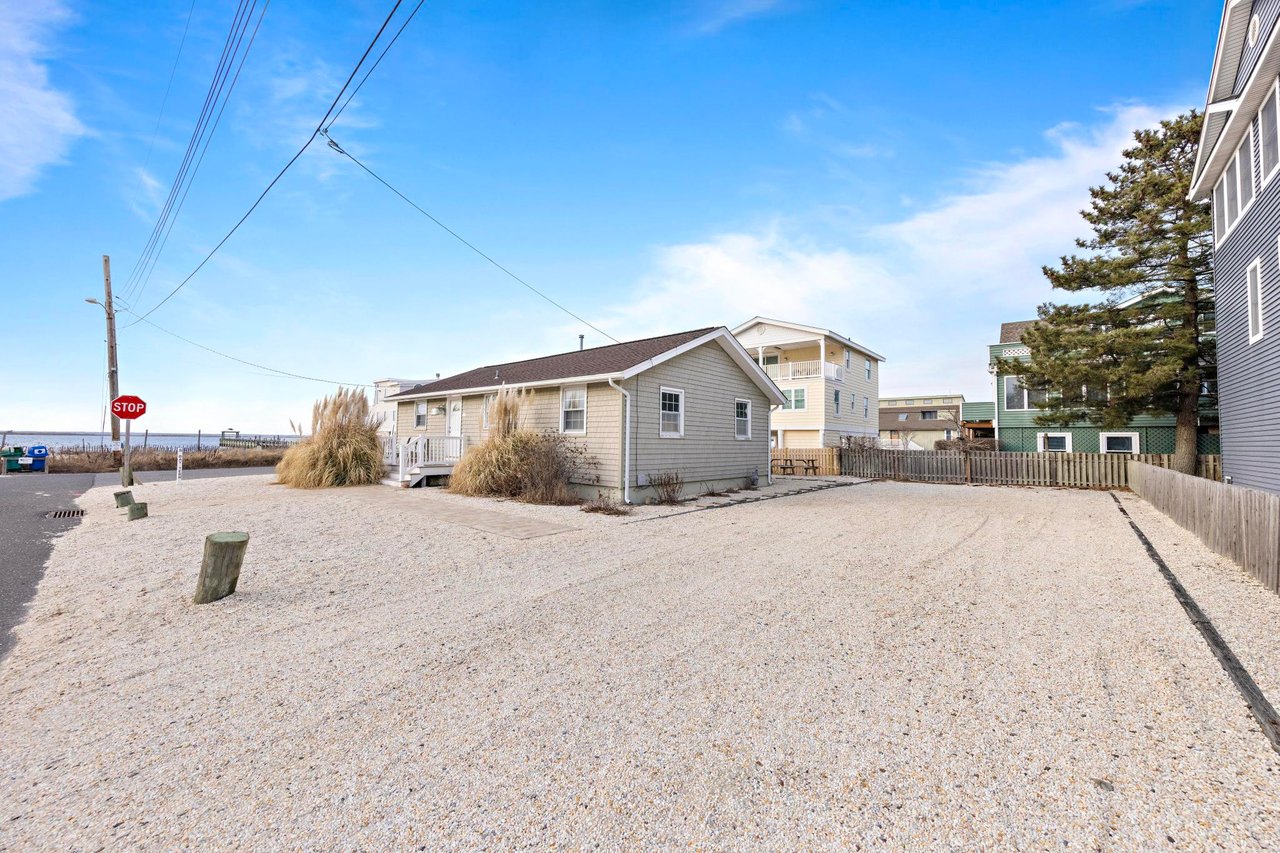 25 Joan Rd, Long Beach Township - Pet Friendly 