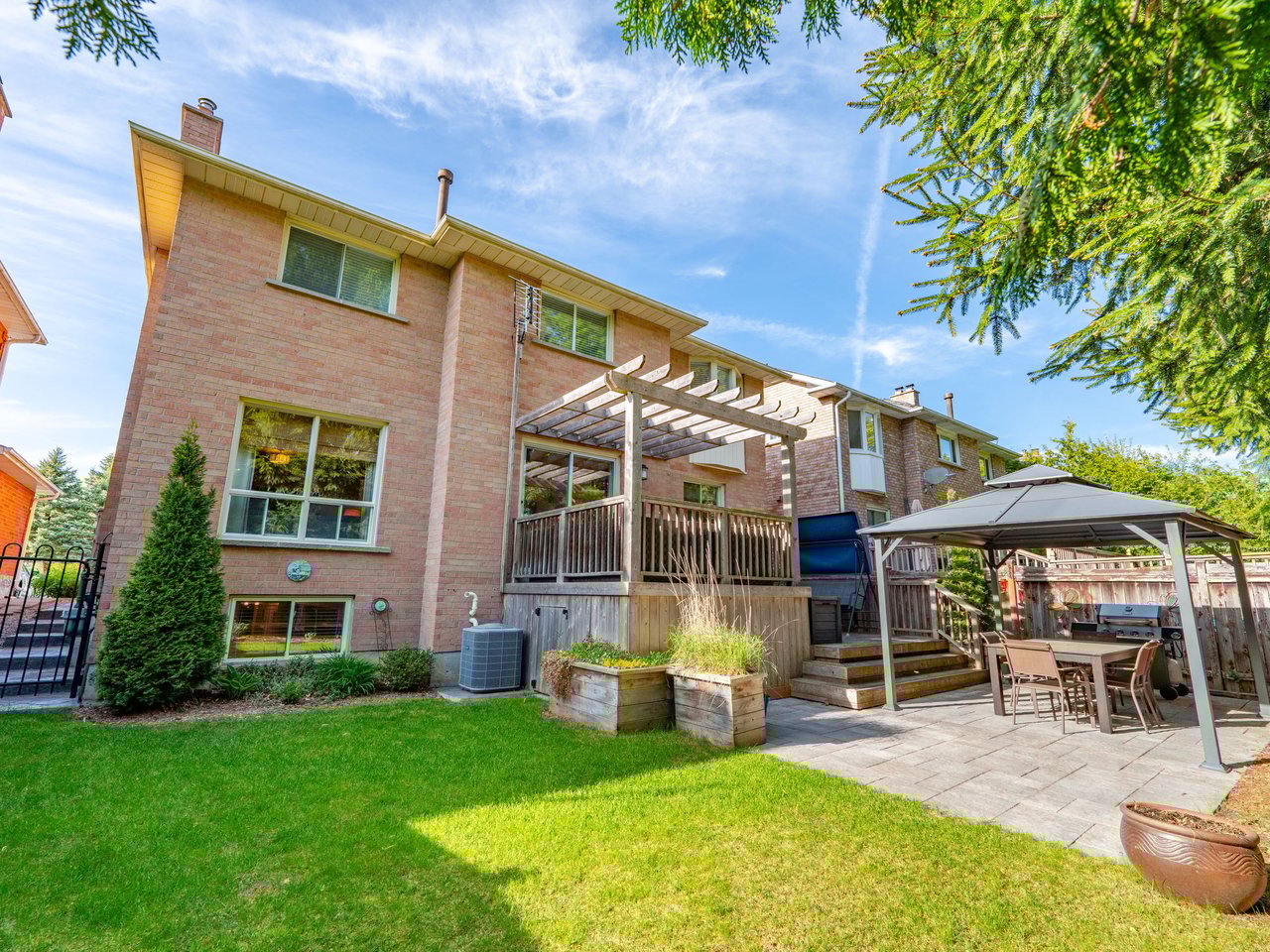 43 Summitcrest Drive