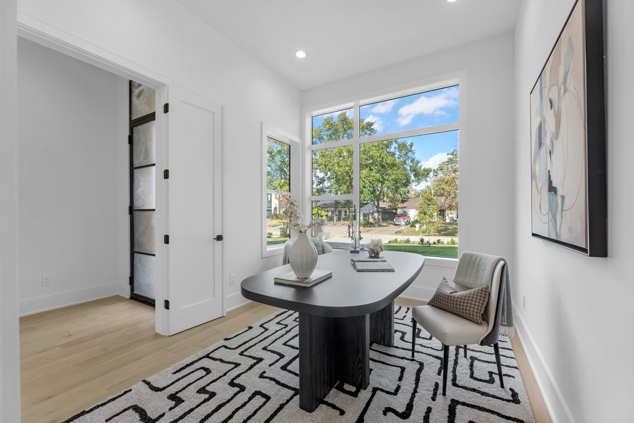 963 West 41st Street
