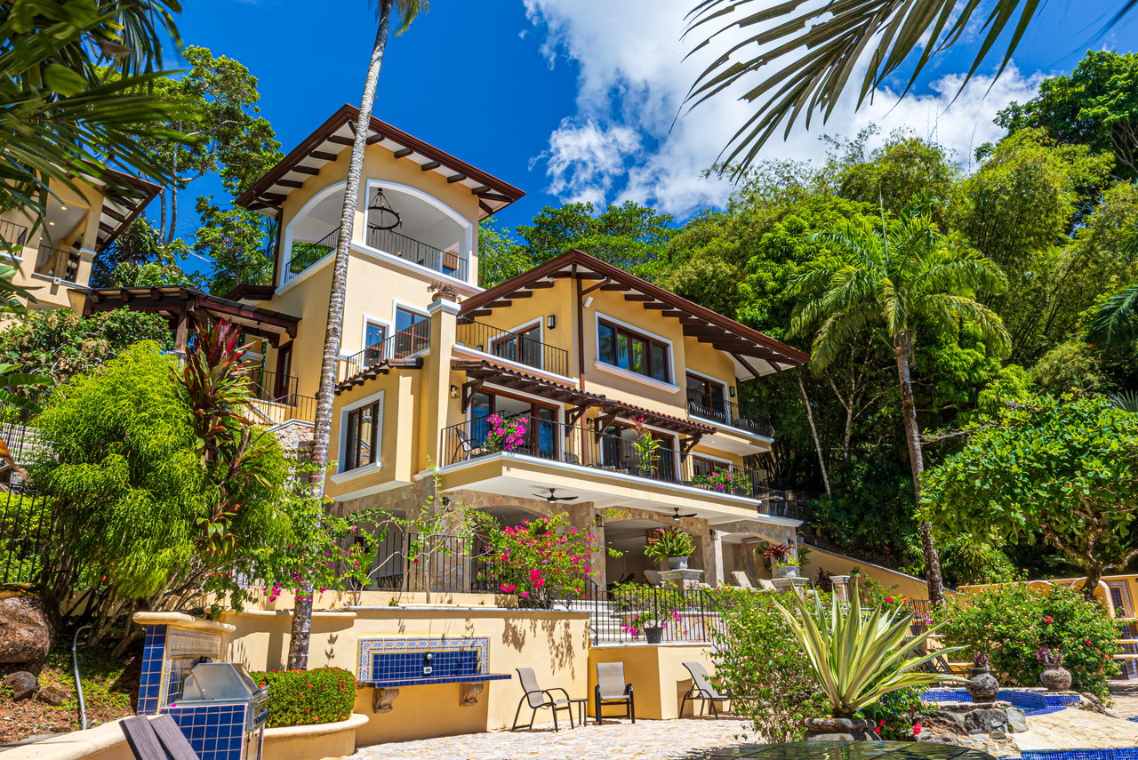 Nido Escondido, Playa Dominical