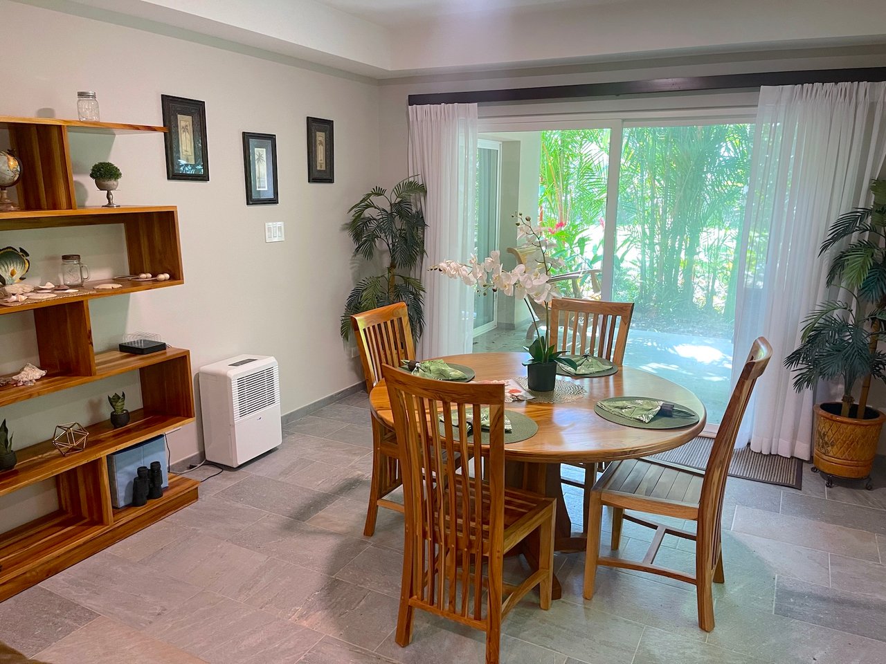 ELAN GROUND FLOOR 2 BEDROOM CONDO WITH BEACH ACCESS. UNIT 4E
