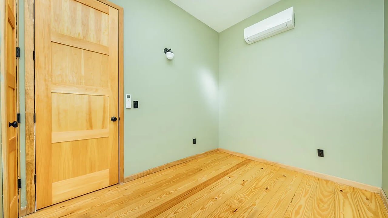 208 Starr Street 2L