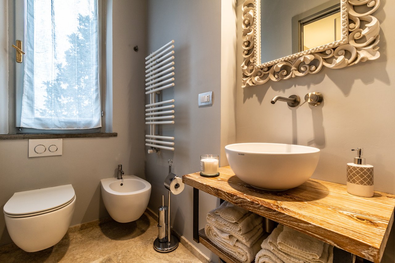 Tuscan Villa With Panoramic Country Views