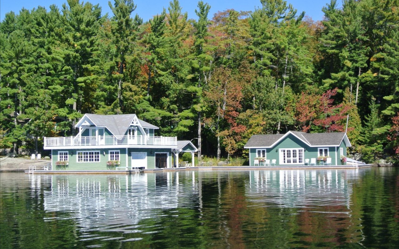 Luxury Waterfront Living: The Top Boathouse Designs in Muskoka