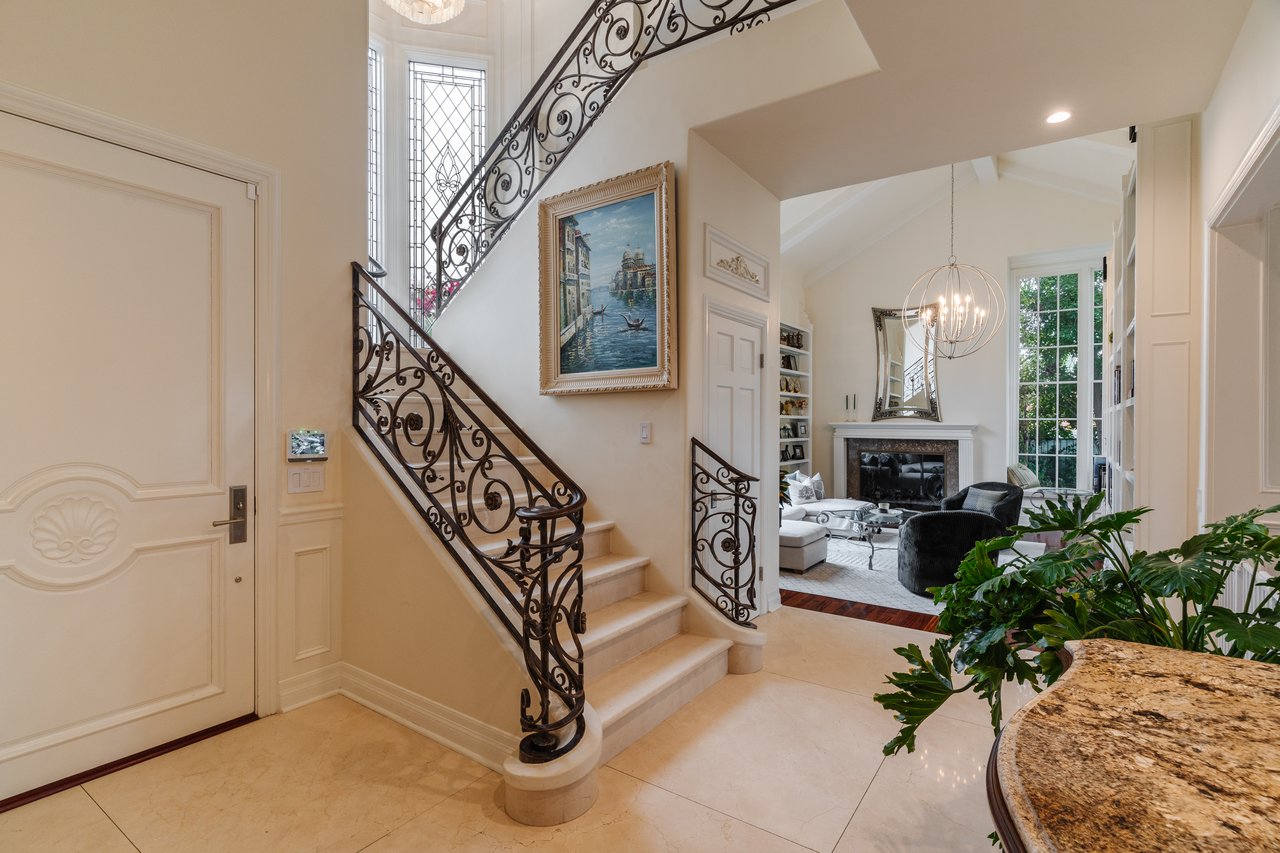 3819 Vista Linda Dr, Encino