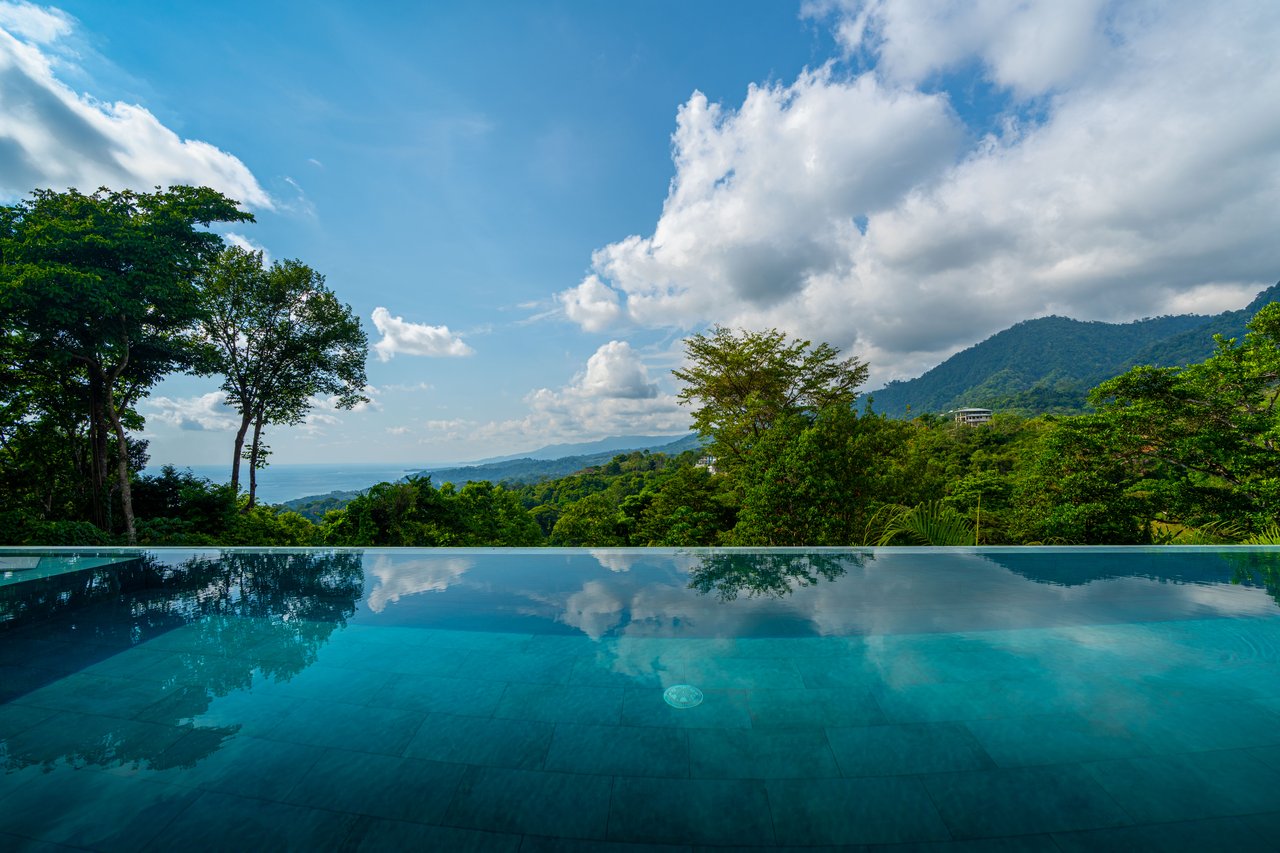 Luxury 4-Bed Home with Ocean & Jungle Views in Ojochal