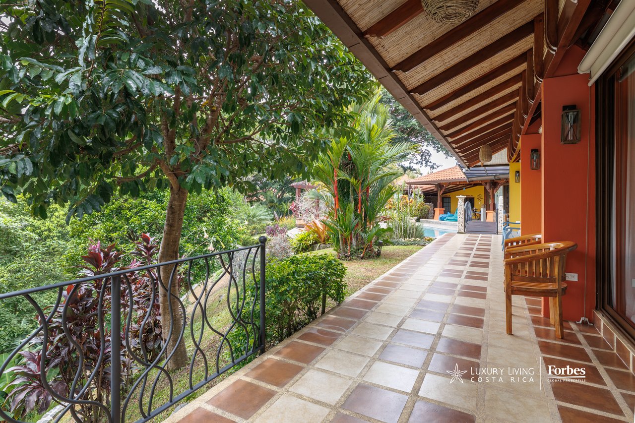 21476 - House: Balinese-Inspired Luxury Home for Sale in Atenas