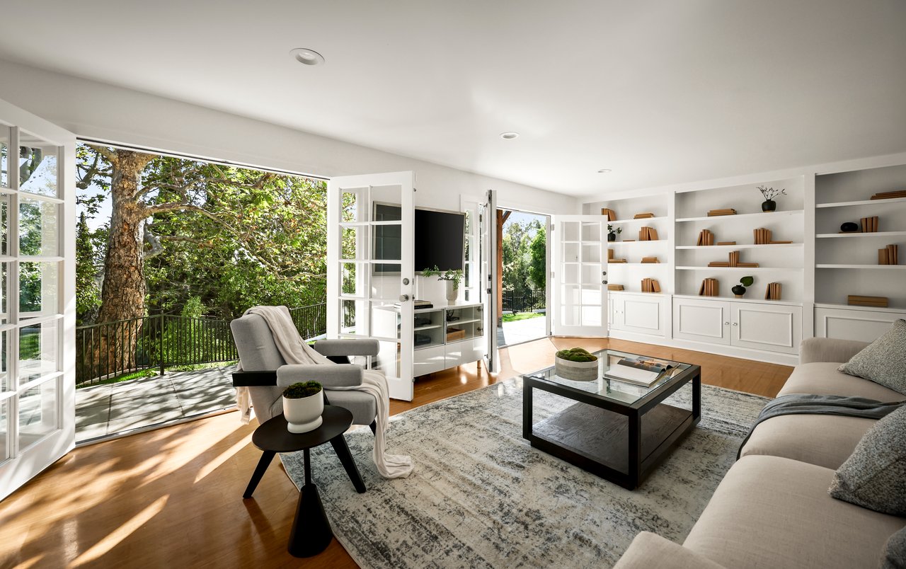 2745 La Cuesta Dr, Hollywood Hills