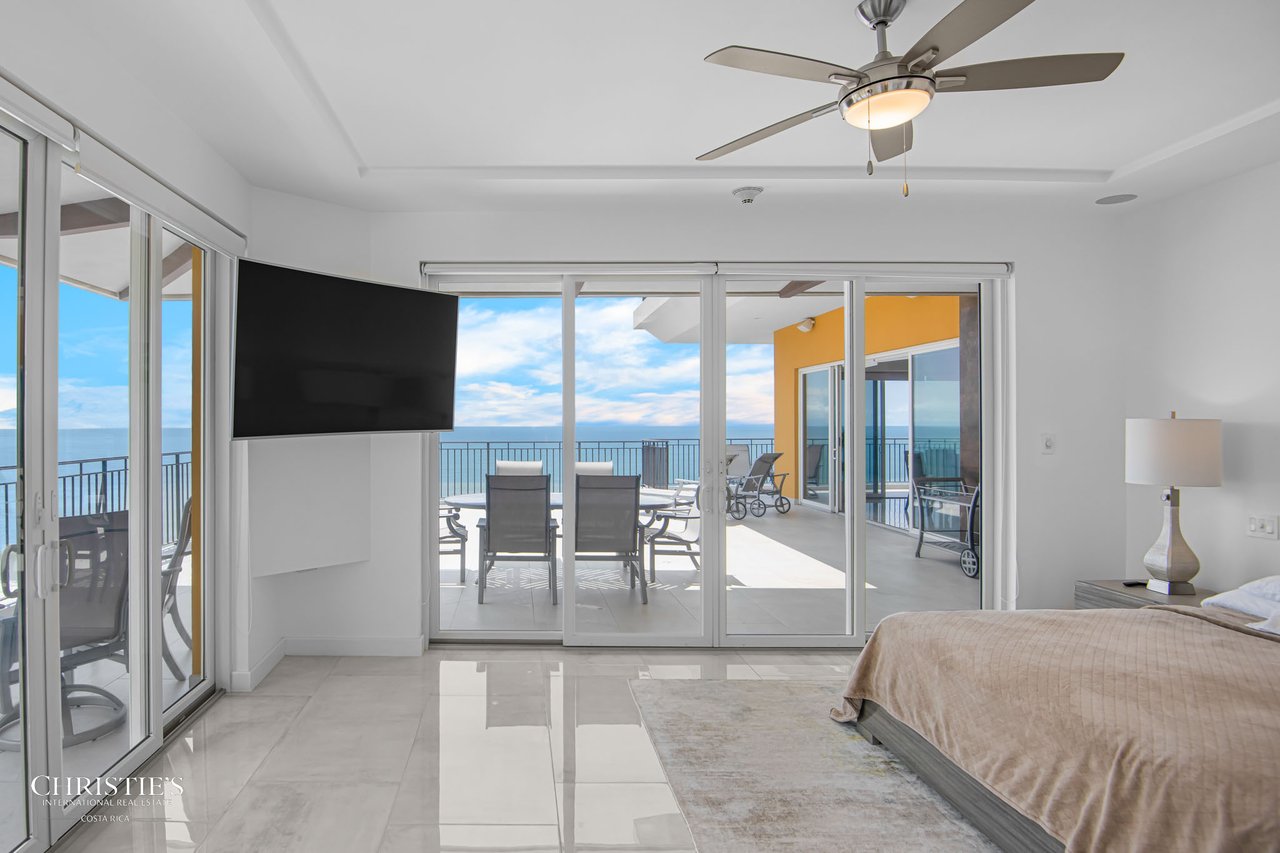 Vista Las Palmas – Executive Oceanfront Penthouse 11B