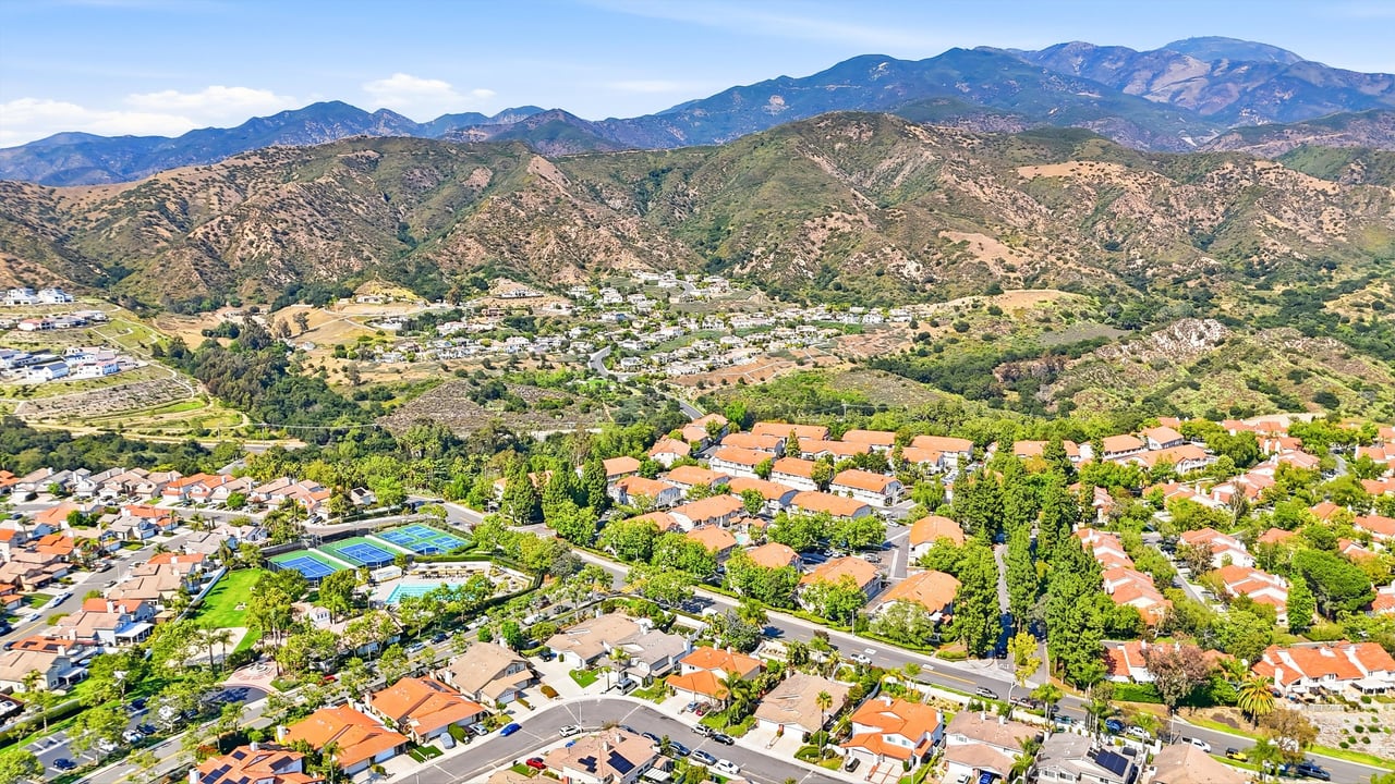 Orange County Neighborhoods, Real Estate, & Local Insights