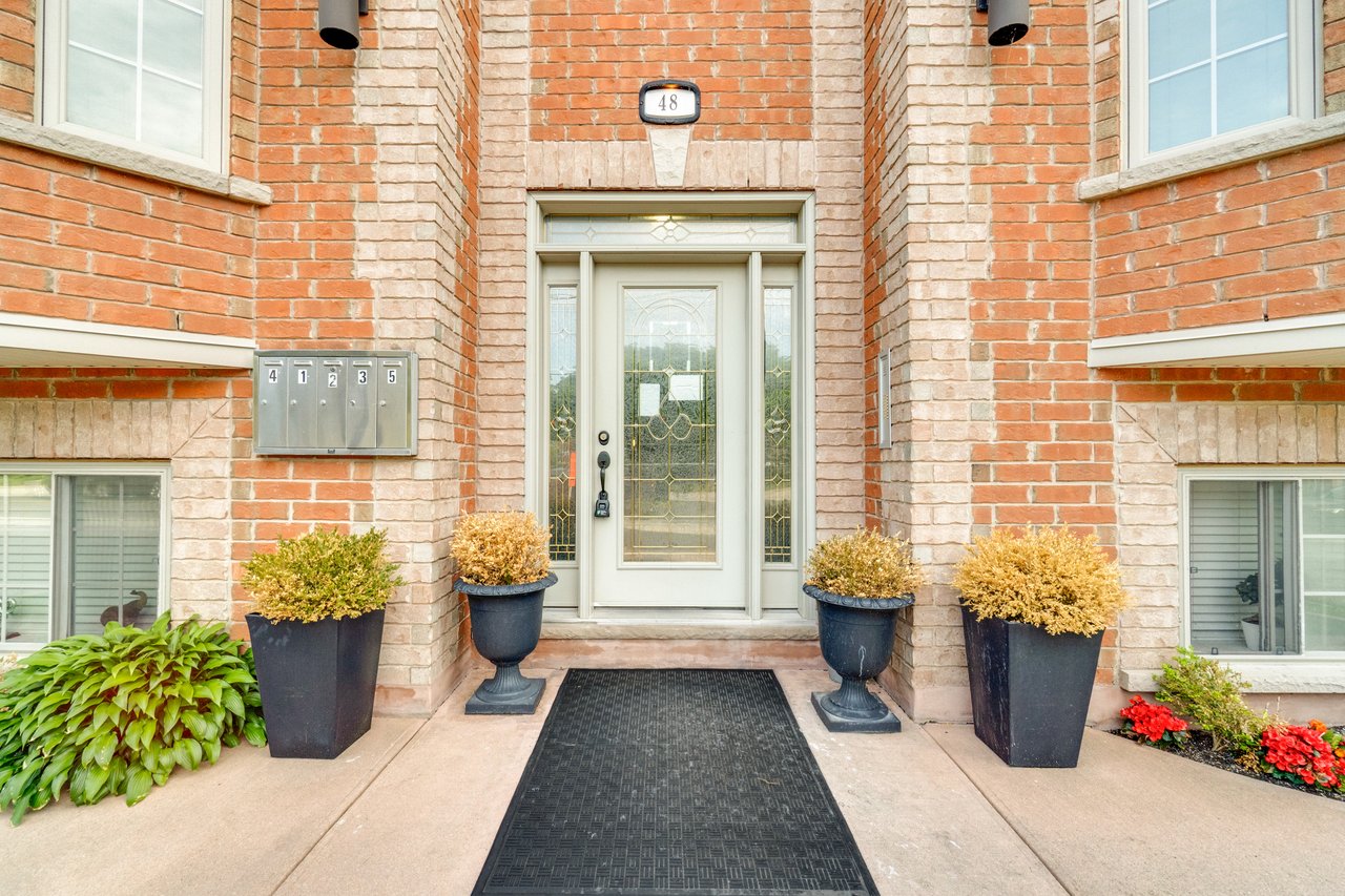 48 Mississauga Rd N 4