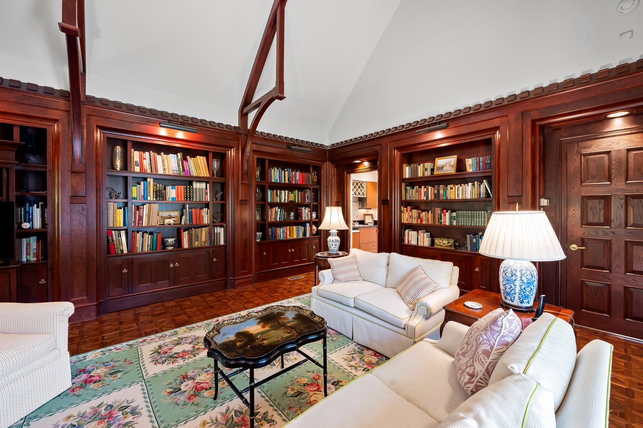 18 Treadwell Court