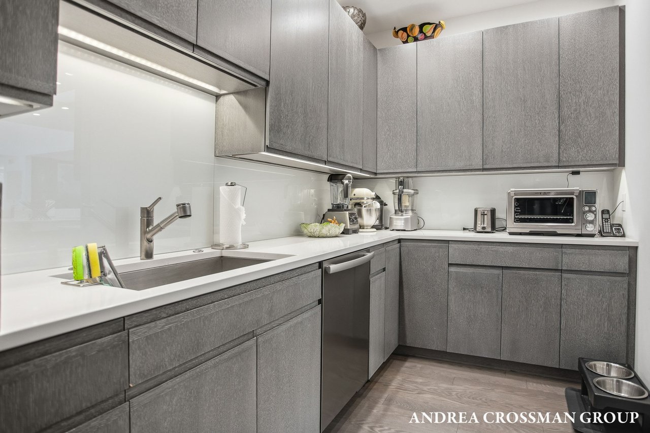 6919 Bendemeer Drive