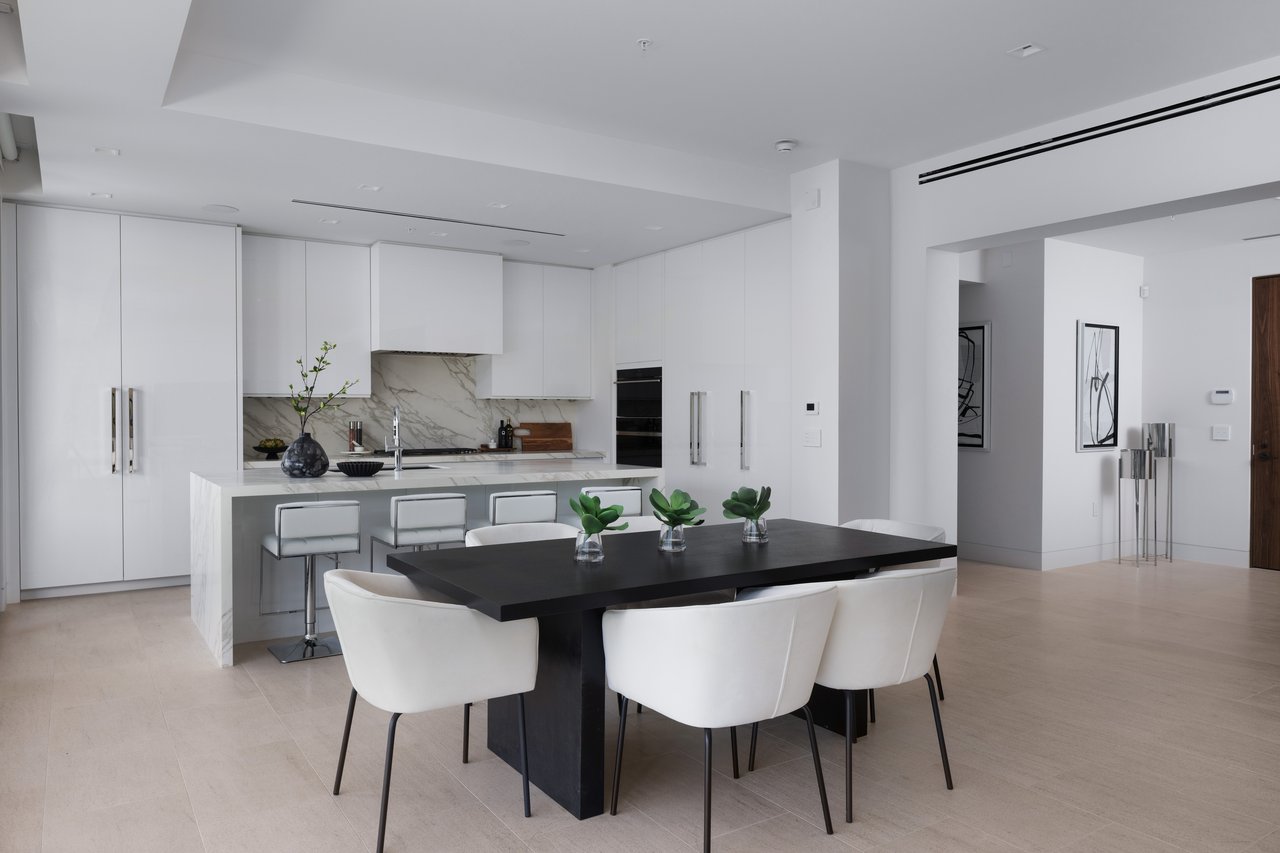 6587 N PALMERAIE Boulevard, 1050