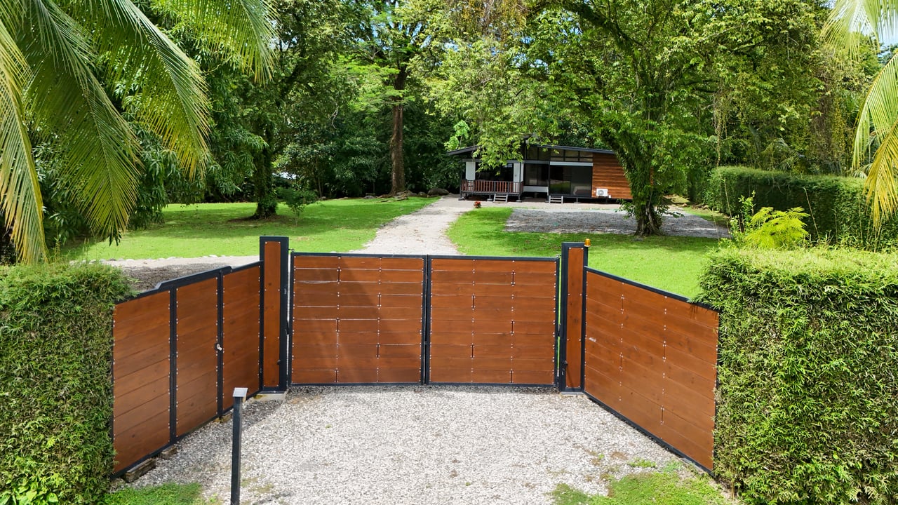 OJOCHAL JUNGLE HOME | EXPANSIVE LAND & DEVELOPMENT POTENTIAL