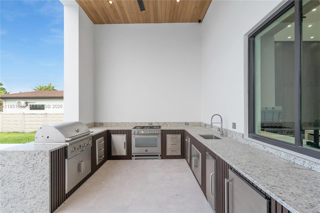 12190-nw-6-street-miami-fl-pool-home-sold