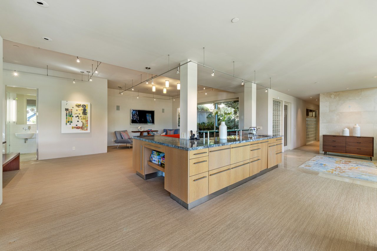 Dramatic Contemporary Architecture and Golden Gate Bridge Views