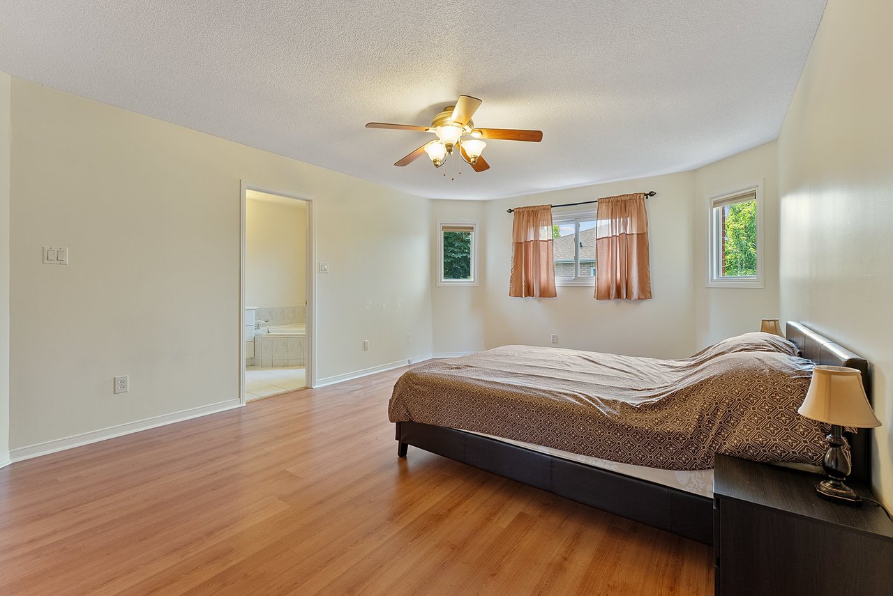 28 Thornway Ave