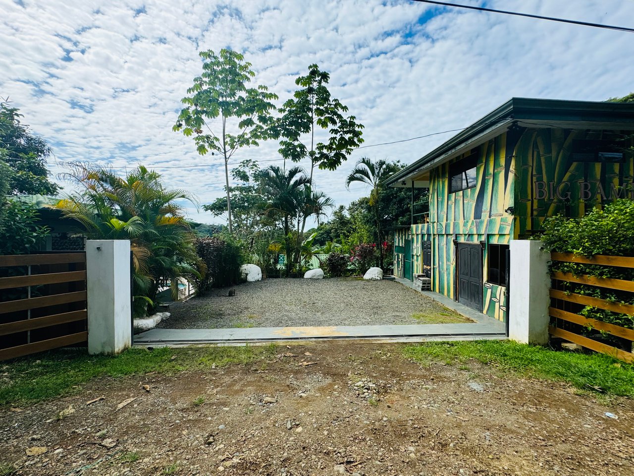 Downtown Uvita Commercial Room Rentals with Restaurant