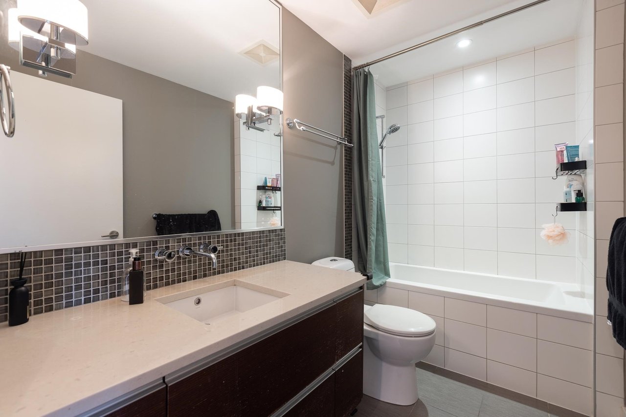 2481 Waterloo St, #403