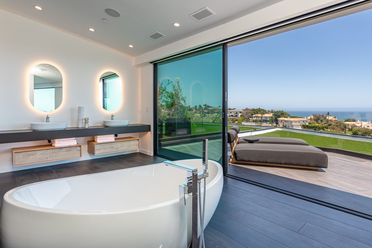 6156 Zumirez Dr