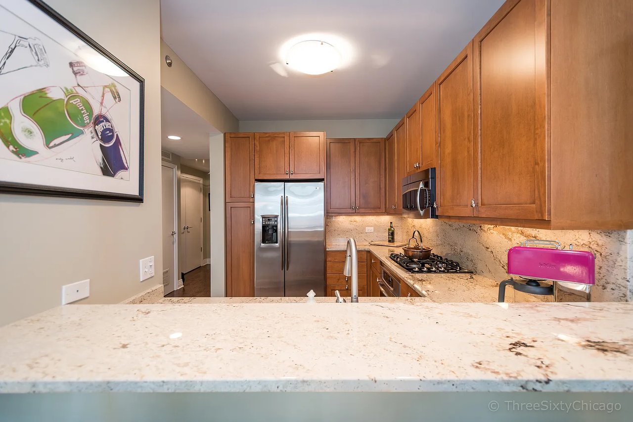 600 N Lake Shore Dr Apt 807