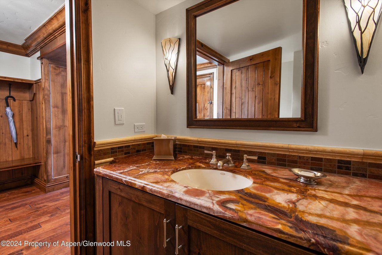 315 E Dean Street, Unit B33-C4