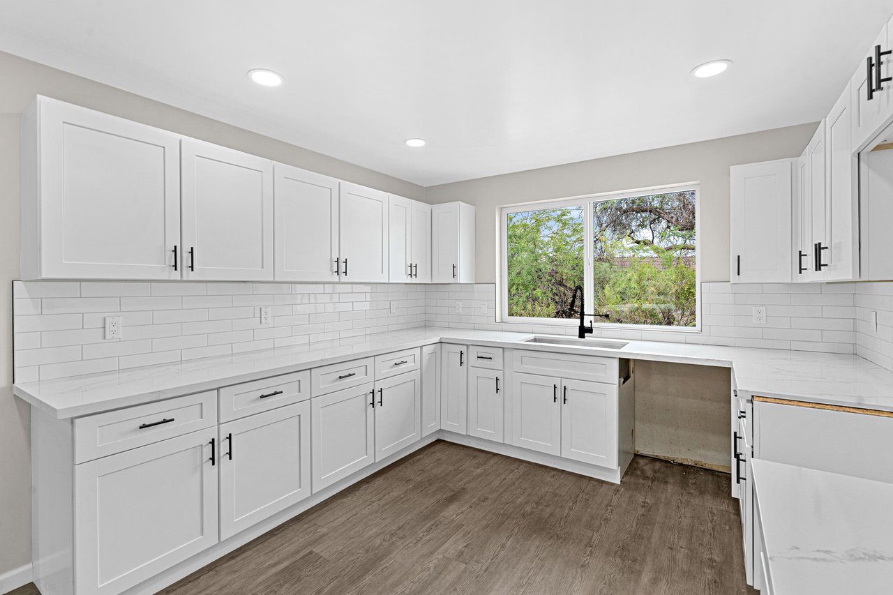 211 E CAMPO DESIERTO RD, Tempe, AZ 85288