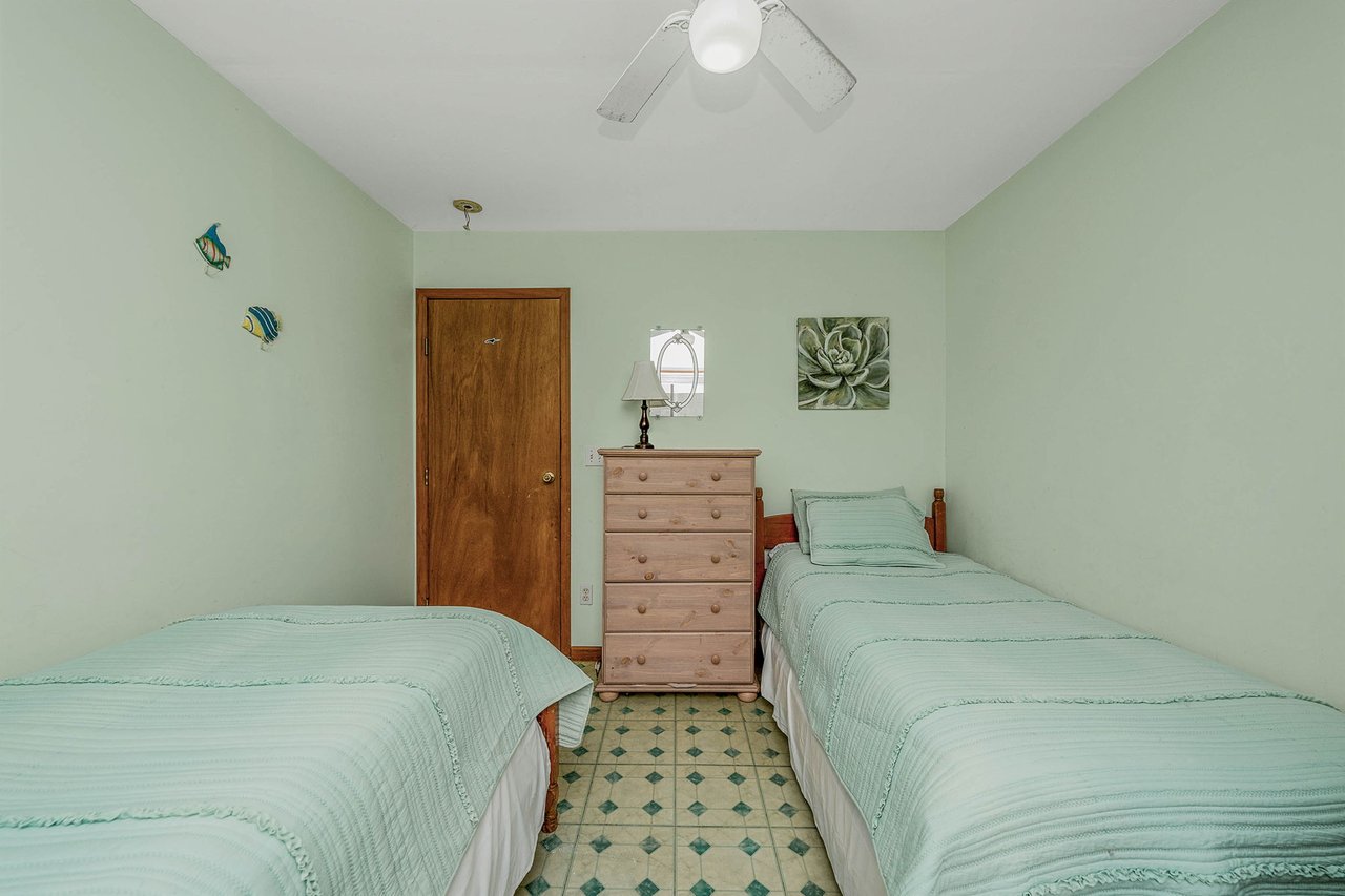 83 E Lighthouse Walk