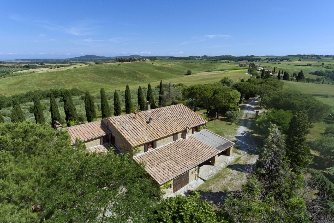 UNA FINESTRA SU PIENZA