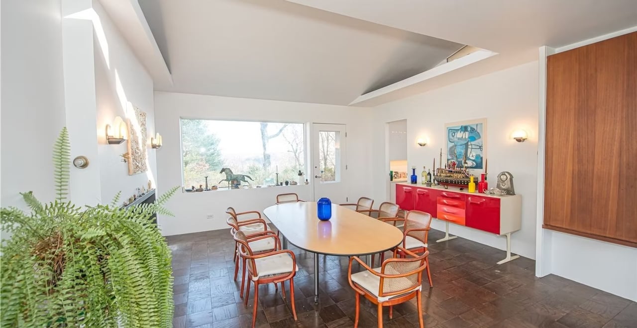 210 Sunset Rd