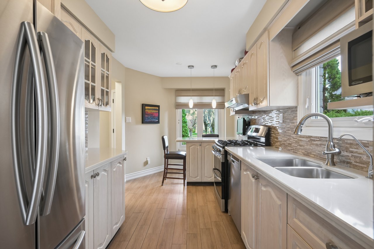 Ravine Living in Glen Abbey!