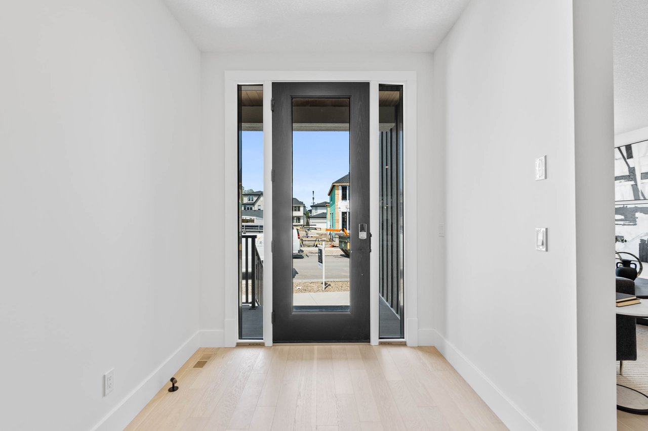 227 Calais Drive SW