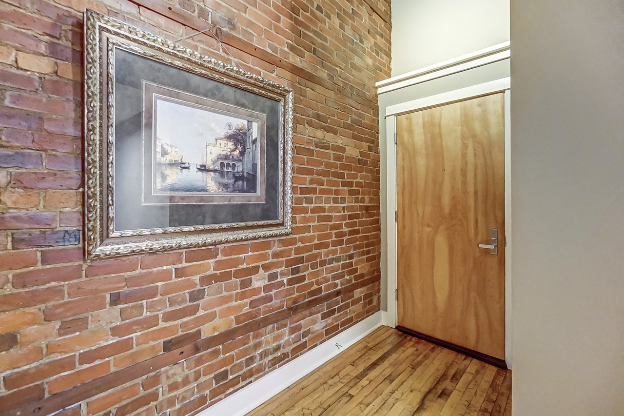 26 E 6th St. (3 units available.) #702, #802 #803