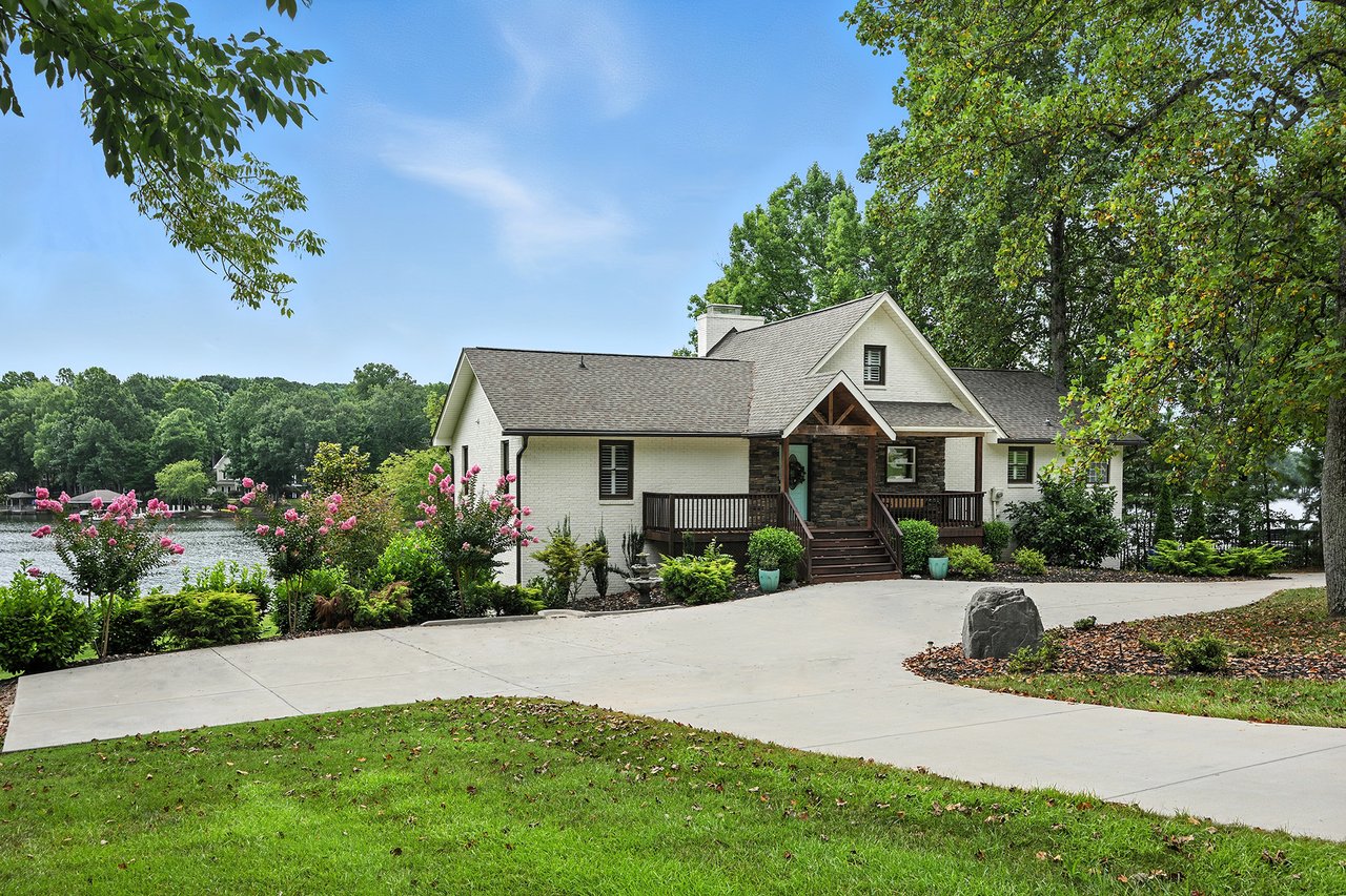 215 Barber Loop