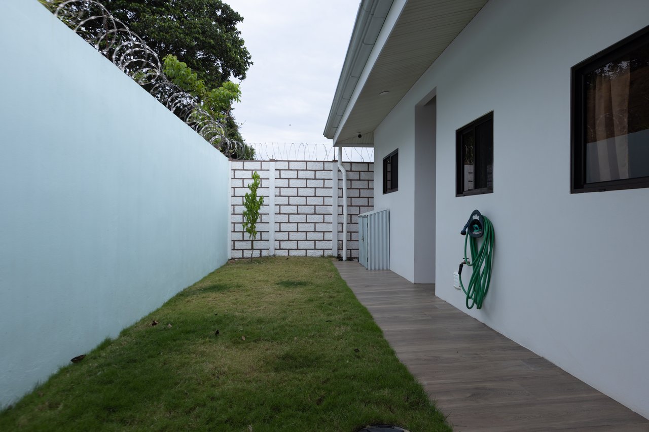 Turnkey Modern Home Near Quepos Marina – Move-In Ready! 2BDR&2BATHS