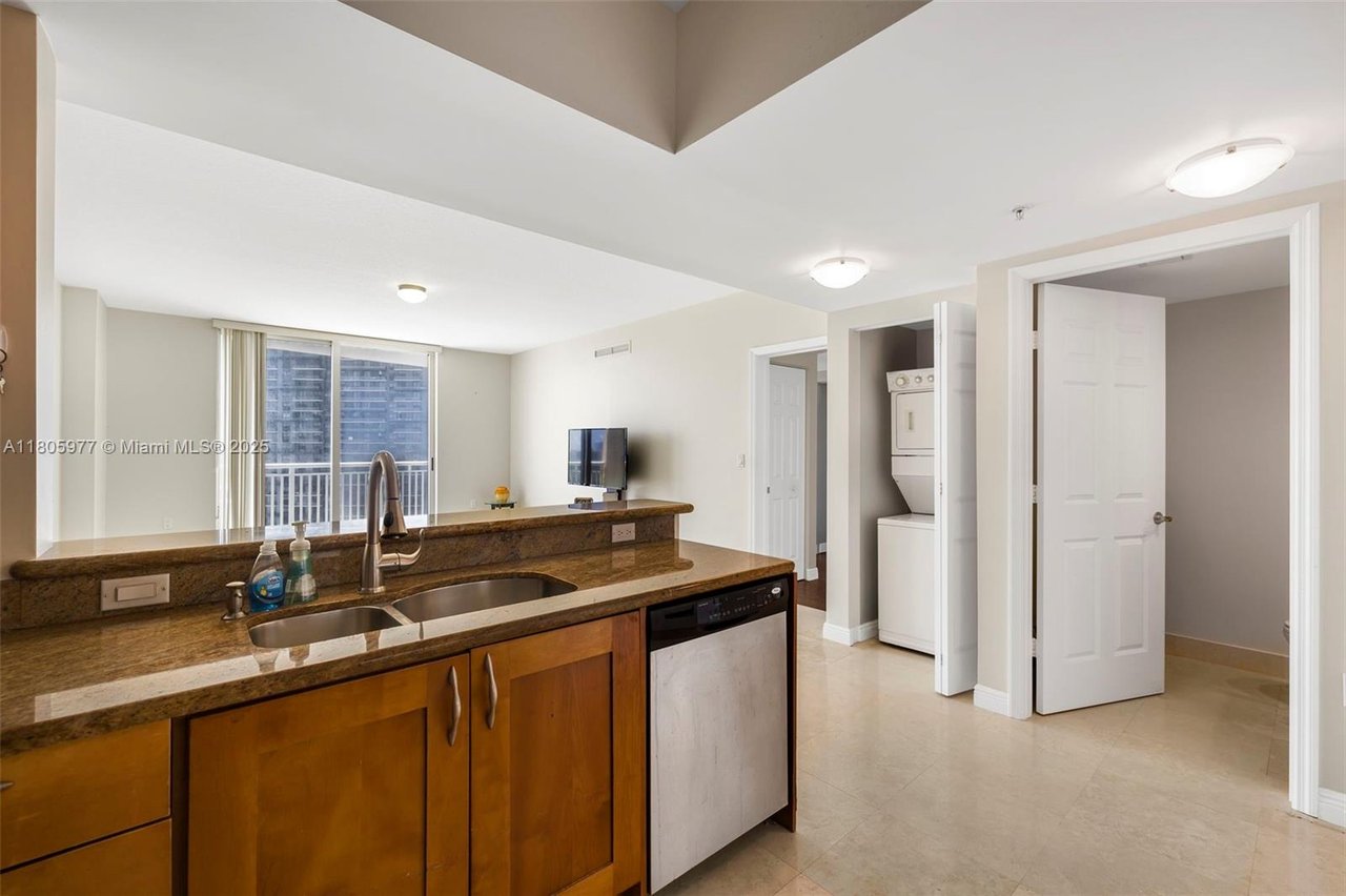 Duo Condominium East, Unit 1604E