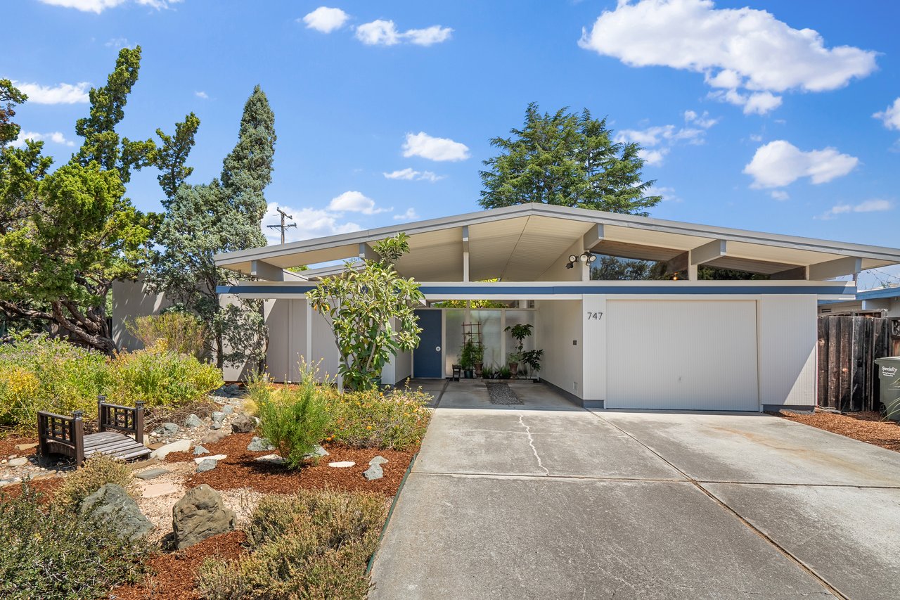 747 Duncardine WAY