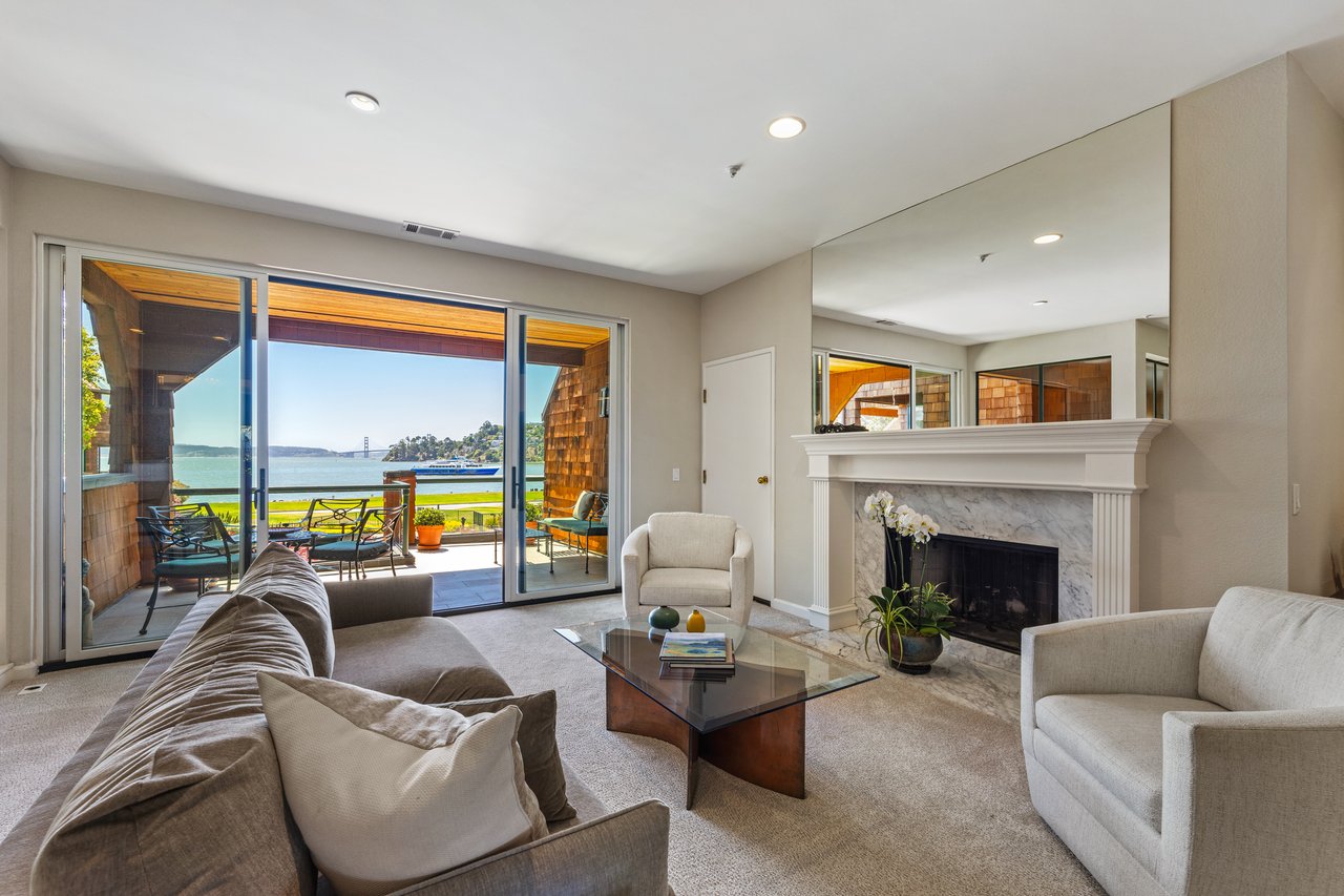 Luxury Condo with Sweeping Bay Views