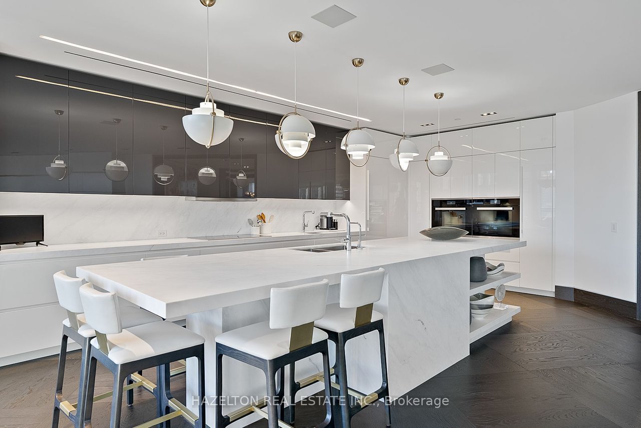 YORKVILLE'S PINACLE OF LUXURY PENTHOUSE