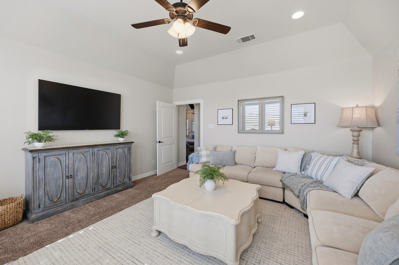 Gated Community Minutes from Eagle Mountain Lake!