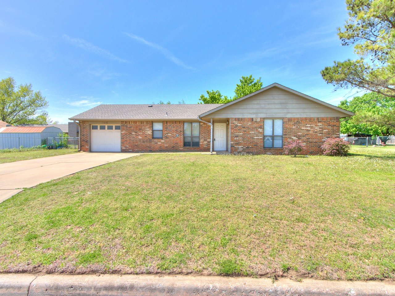 2416 Ellis Dr