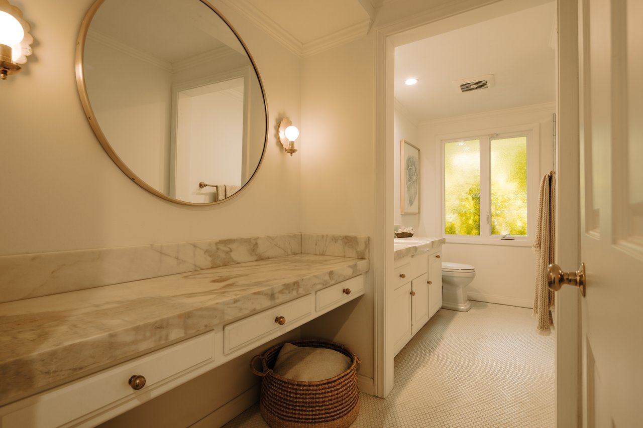 2610 Mandeville Canyon Rd