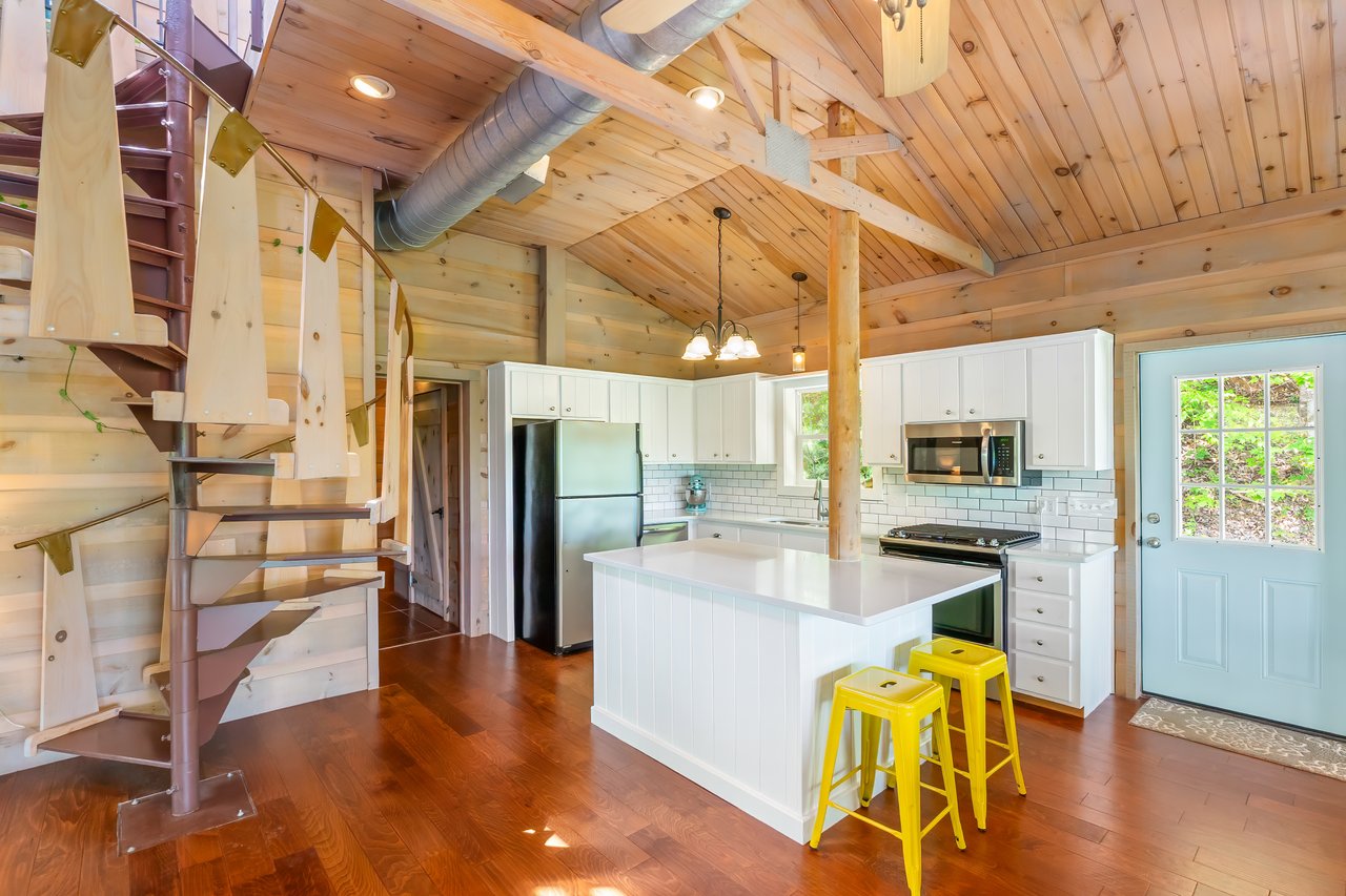 438 PALMETTO DR